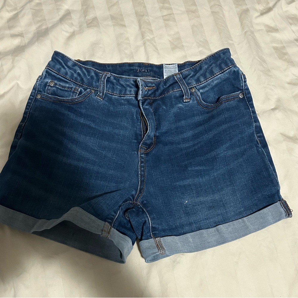 Women’s jean shorts with stretch